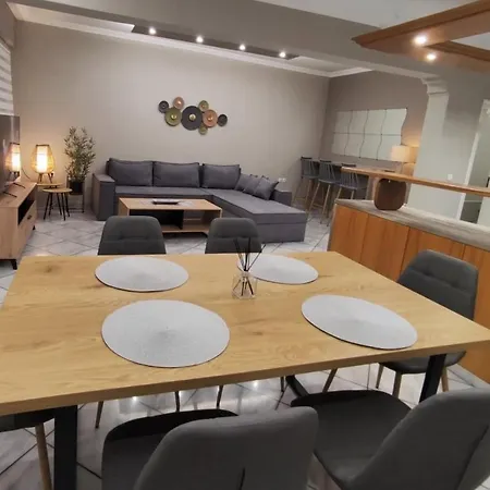 דירה Julia House